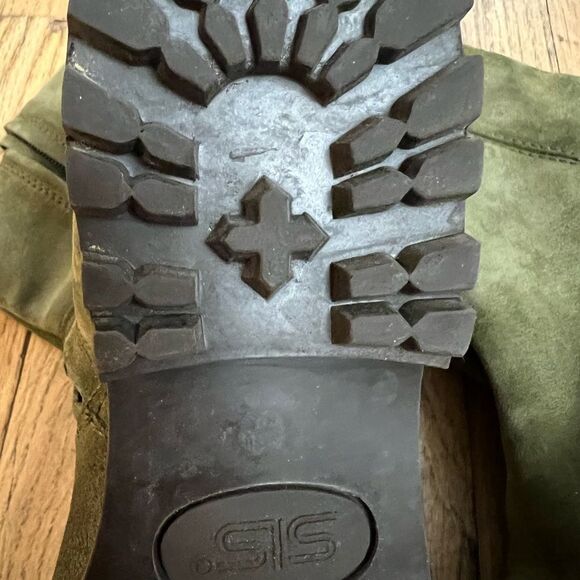 Green sued lug  sole midcalf boots - Picture 5 of 12